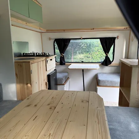 La Caravane Belleverte Camping *